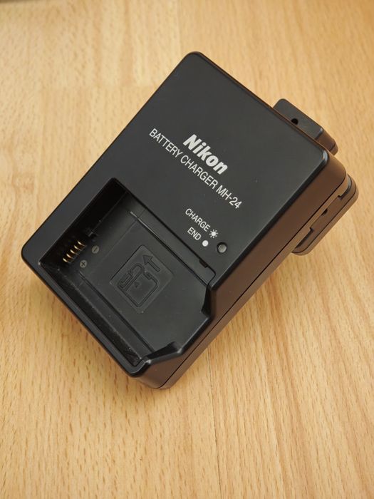 Nikon D3100 + обектив Nikkor 18-105