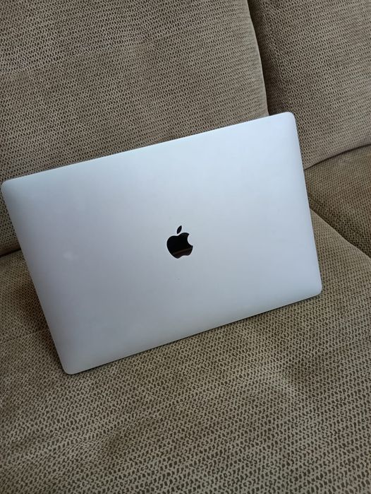 MacBook Pro 15-inch
Прцессрп Intel Core I7 2,8 GHz