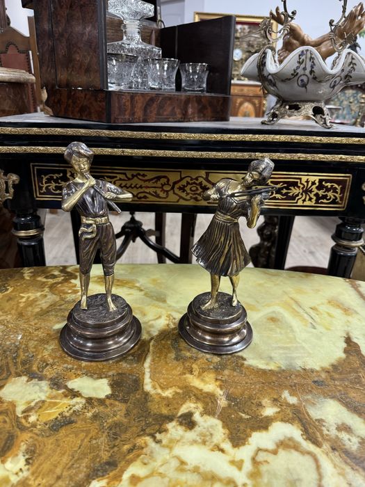 Pereche statuete din bronz masiv - muzicieni