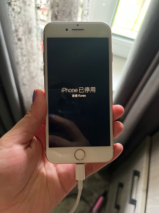 Iphone 7,в хорошем состояние заблокирован