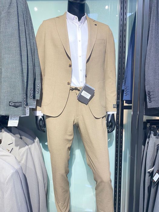 Мужской костюм с брюками