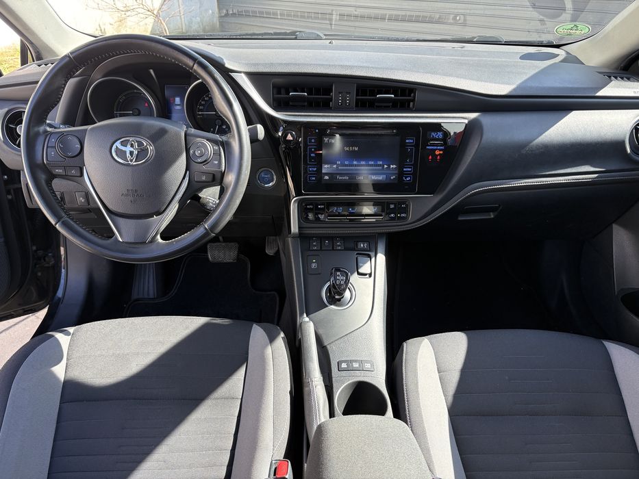 -- Toyota Auris Hybrid  2016 --