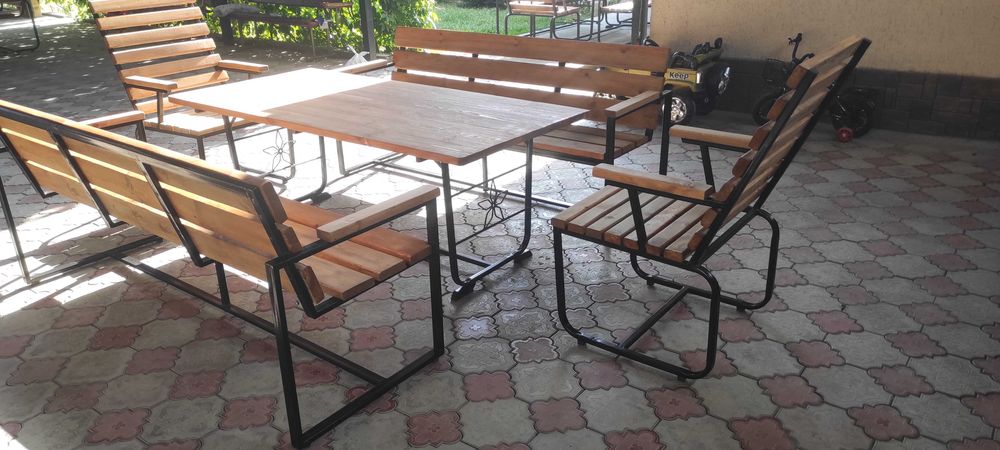 Скамейки , столы , кресла , комплектом