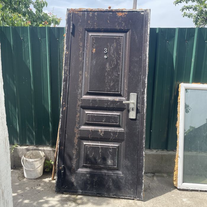 Продам дверь для времянки