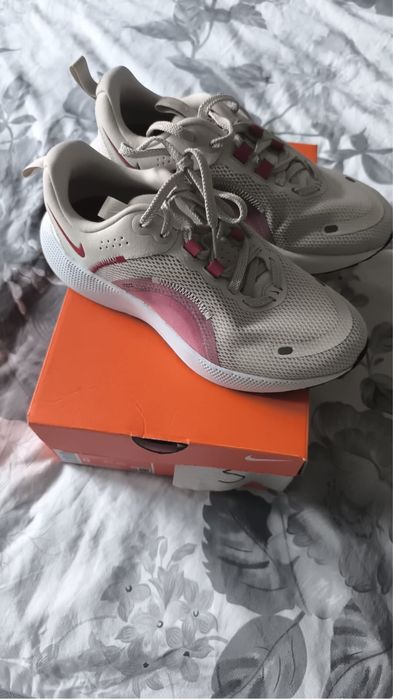 Дамски маратонки Nike