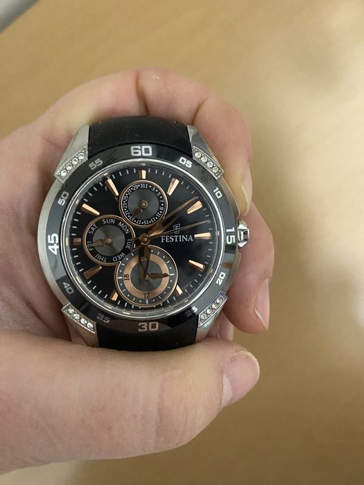 Часовник Festina
