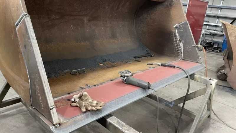 Ремонт и възстановяване на кофи за строителна и селскостопанска техника