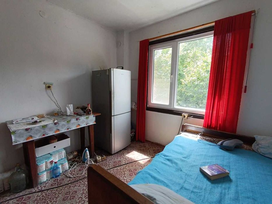 Двуетажна къща в село Гоздейка