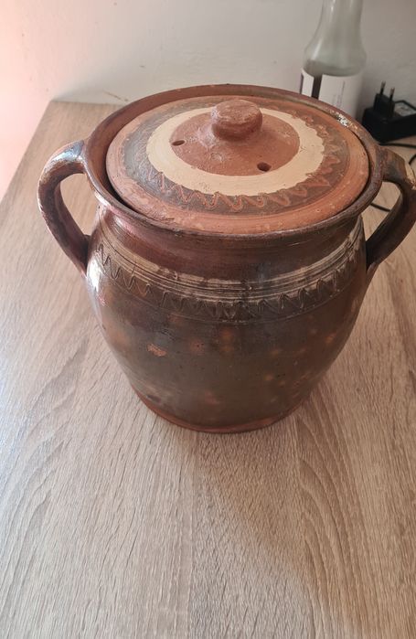 Vas de lut cu capac