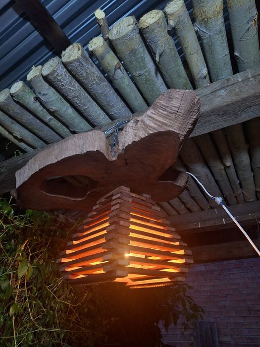 Люстры, столы, различная мебель