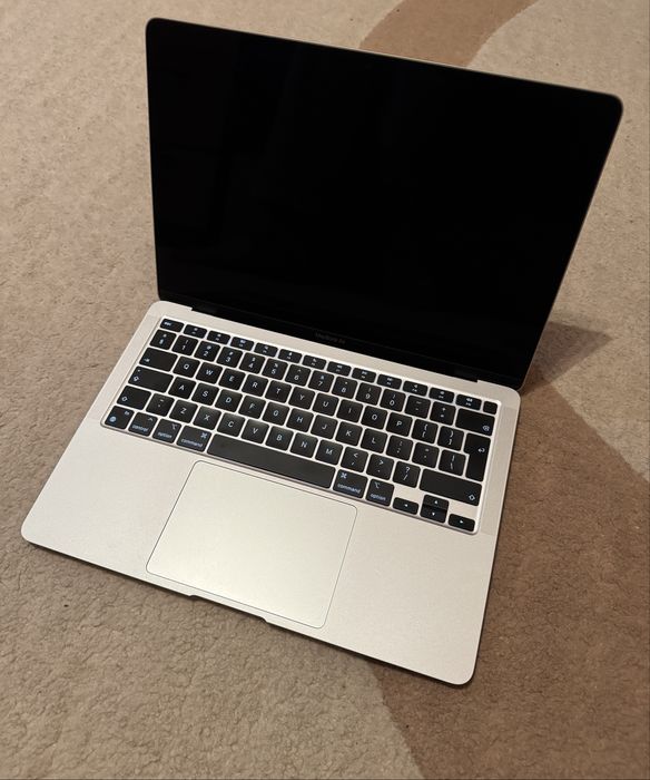 MacBook Air M1 13 inch 8/256