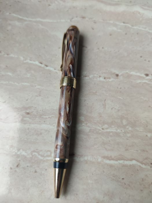 Pix de lux Nazareno Gabrielli – model elegant, textură marmorată