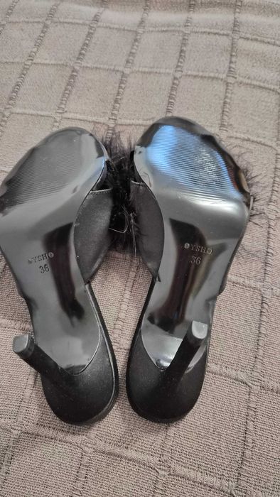 Черни домашни чехли с ток и пера – Oysho, нови, номер 36