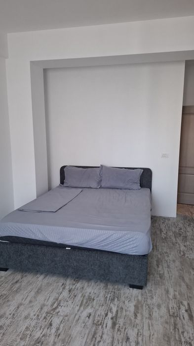 Închiriez studio av4