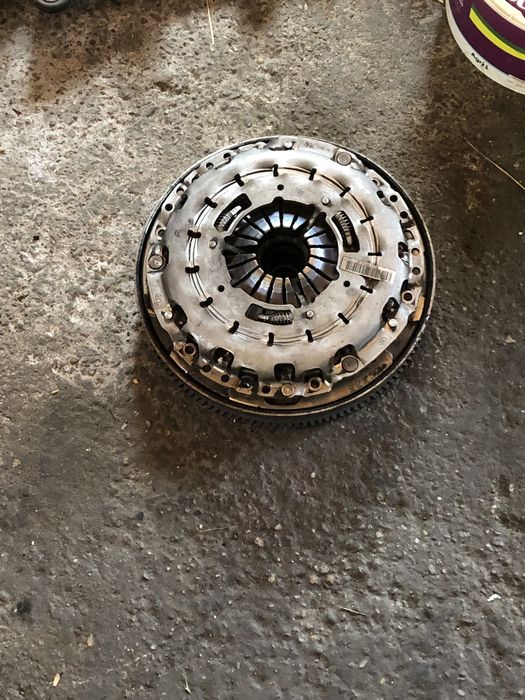 Kit ambreaj bmw n47 bmw seria 1 seria 3 seria 5 x1 x3 f10