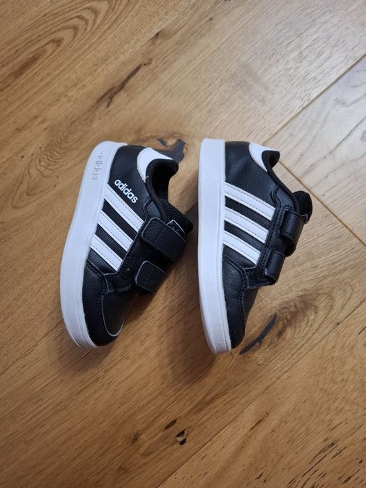 Adidasi mărime 24