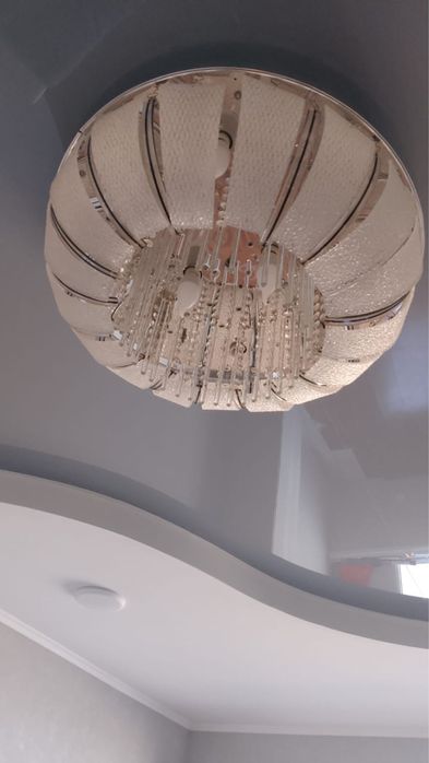 Продам люстры