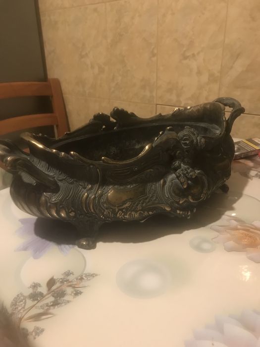 Jardiniera din bronz