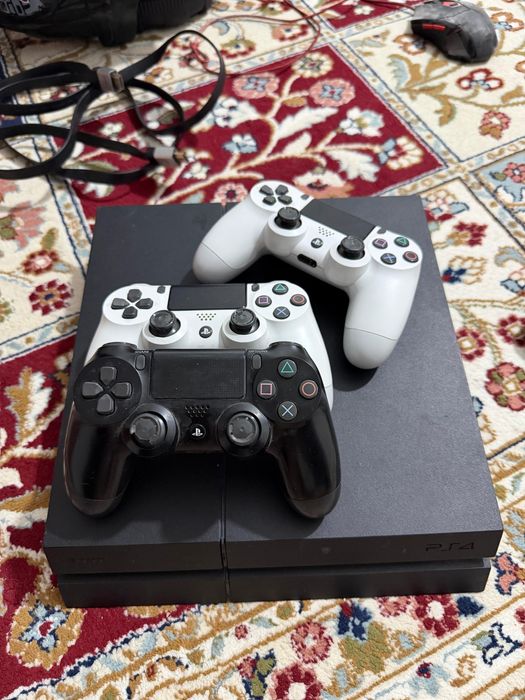 Продам PlayStation 4 полный комплект.