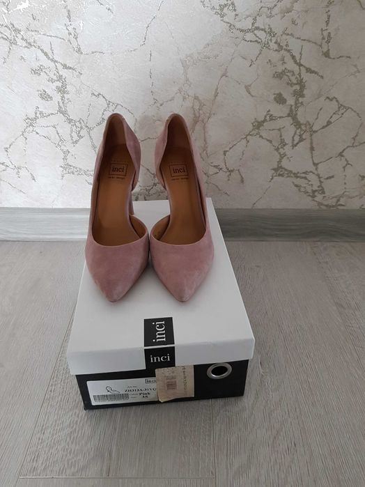 Продам туфли за 10000 тг.