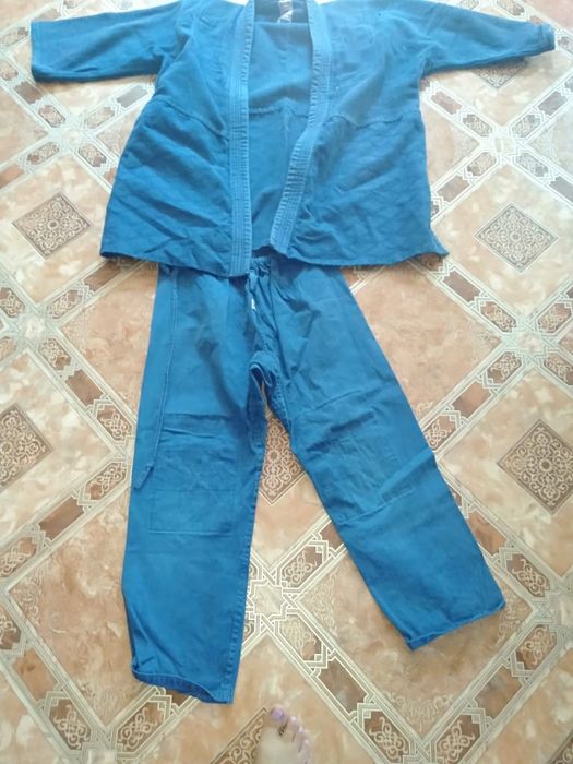 Продам кимоно для мальчиков 10-12 лет