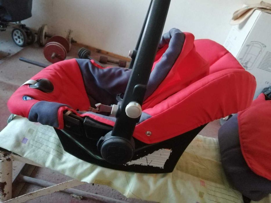 Продавам детска количка Chicco комплект с кош и чанта