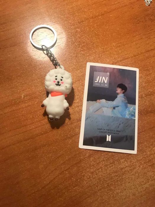 Продам брелочек BTS