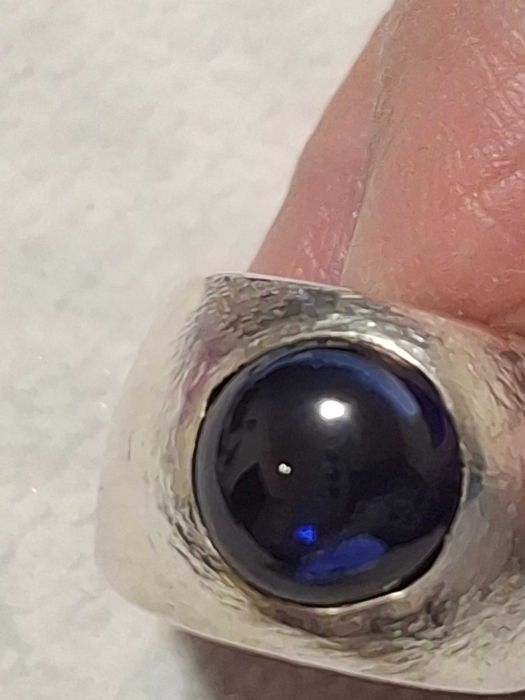 Три сребърни пръстена с камъни