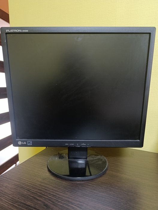 Продам монитор LG 19 квадрат