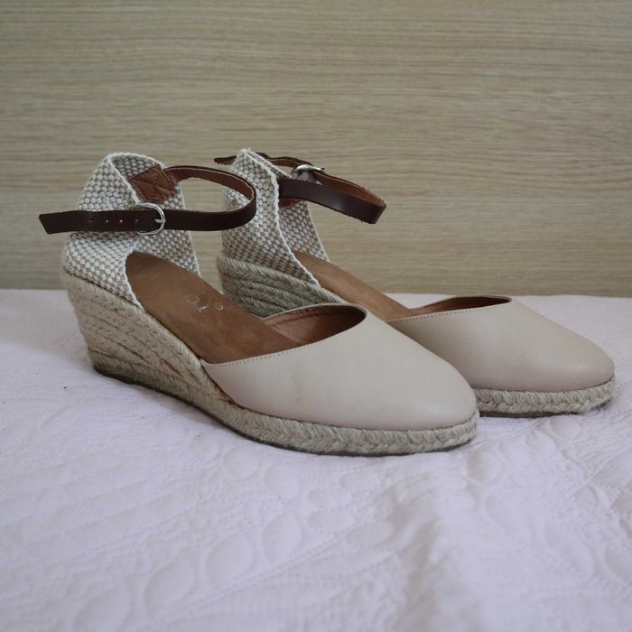 Летни сандали с широк ток и обувки с платформа