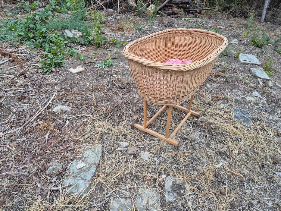 Дървена бебешка кошарка от 1935 г.