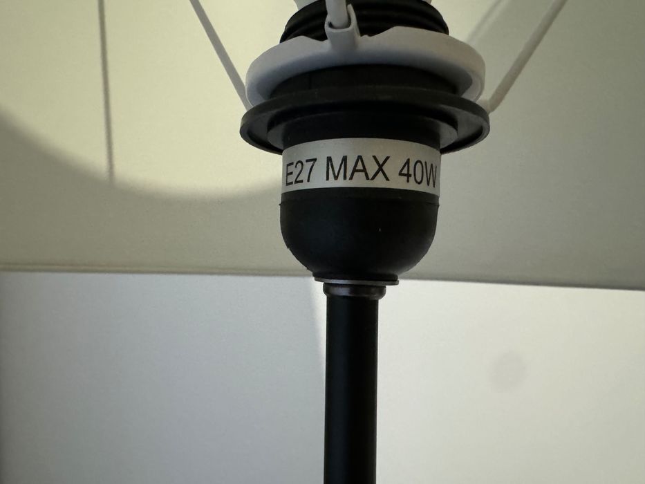 Vând lampadar suport de lemn