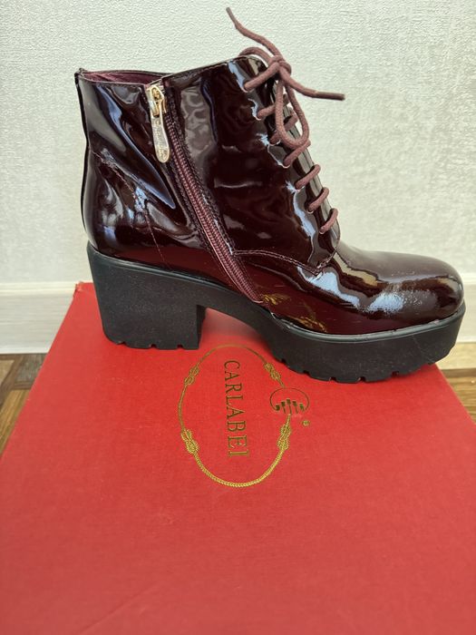 продам ботинки женские