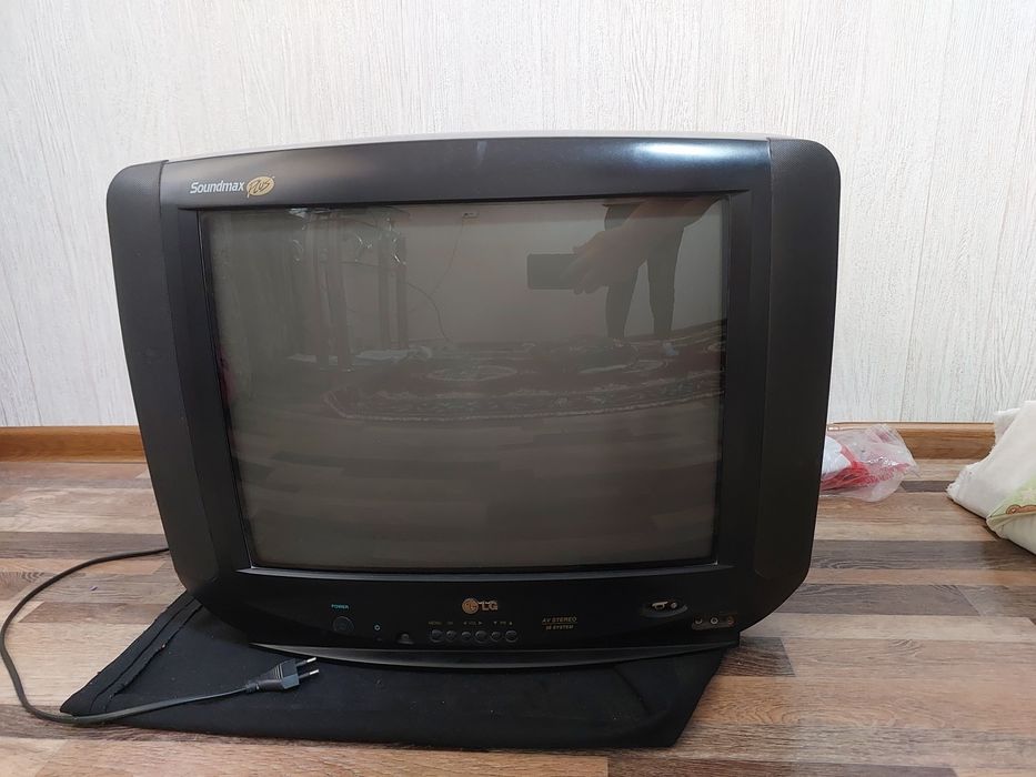 Телевизор LG рабочим хорошем состояние