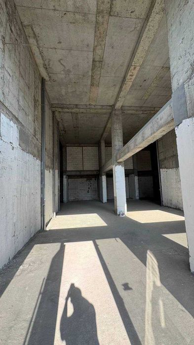 Продается в А блоке на 3 линии на Мирабад авеню помещение 577м2