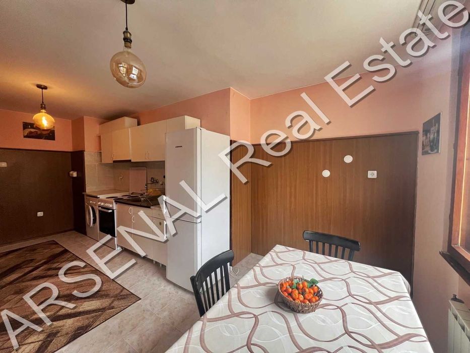 Тристаен апартамент под наем, Център