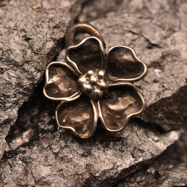 Сребърен медальон 925 „Черешов цвят“ – талисман на пролетта