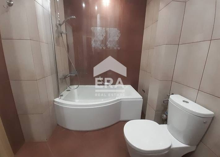 Дава се под наем Четиристаен апартамент в Варна, Лятно кино Тракия - 150 кв.м за 637.5 € - Снимка #2