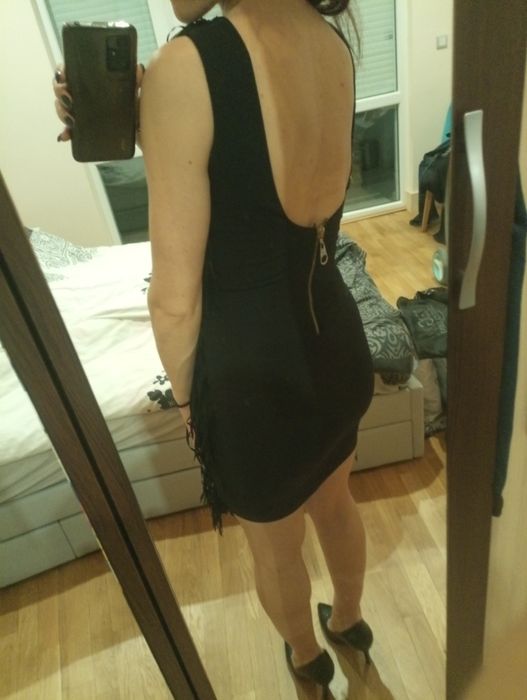 Официална черна рокля с ресни и пайети