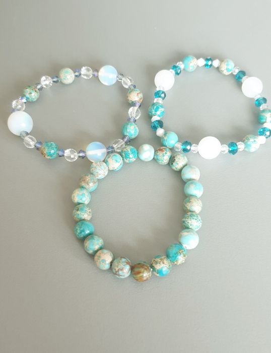 Гривни от естествени камъни