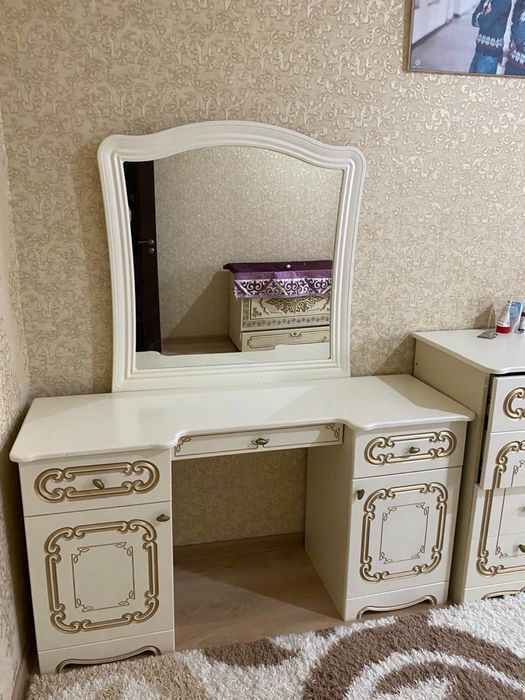 Продаётся спальный гарнитур
