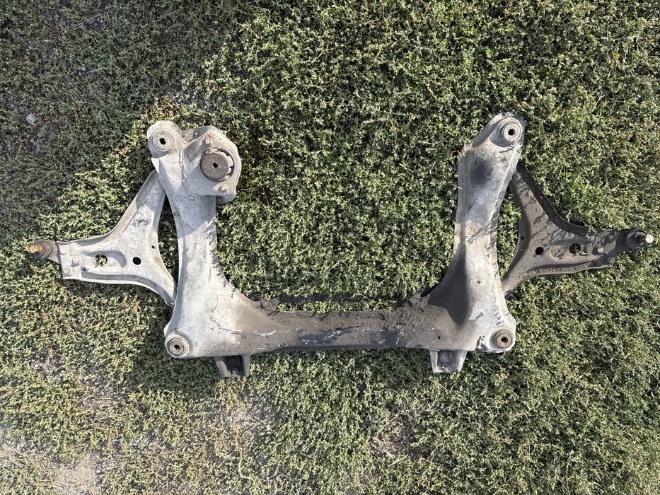 Подрамник Ауди 80 Б4