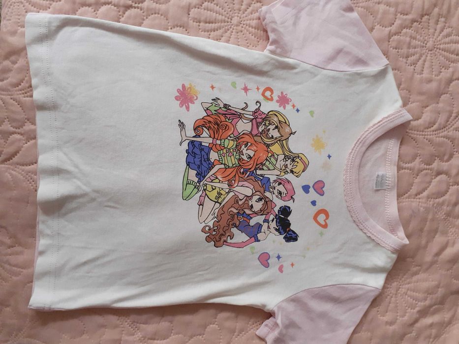 Шапки, чанта, Фигурки, блузка, пижамка, плакат и стикери на клуб Уинкс