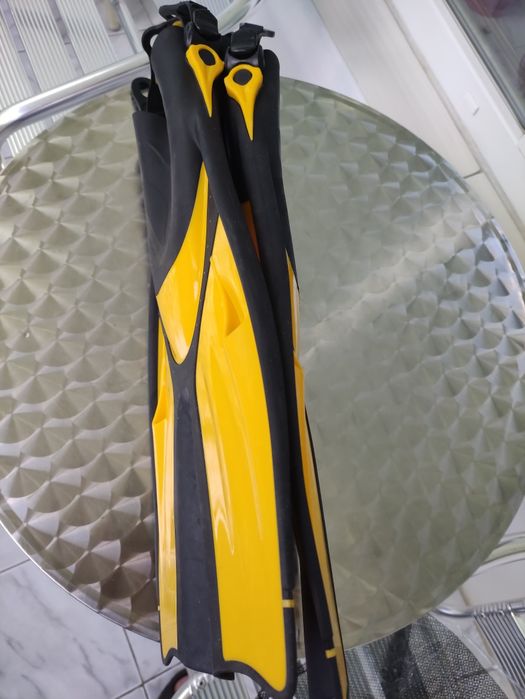 Продавам плавници номер 42-46