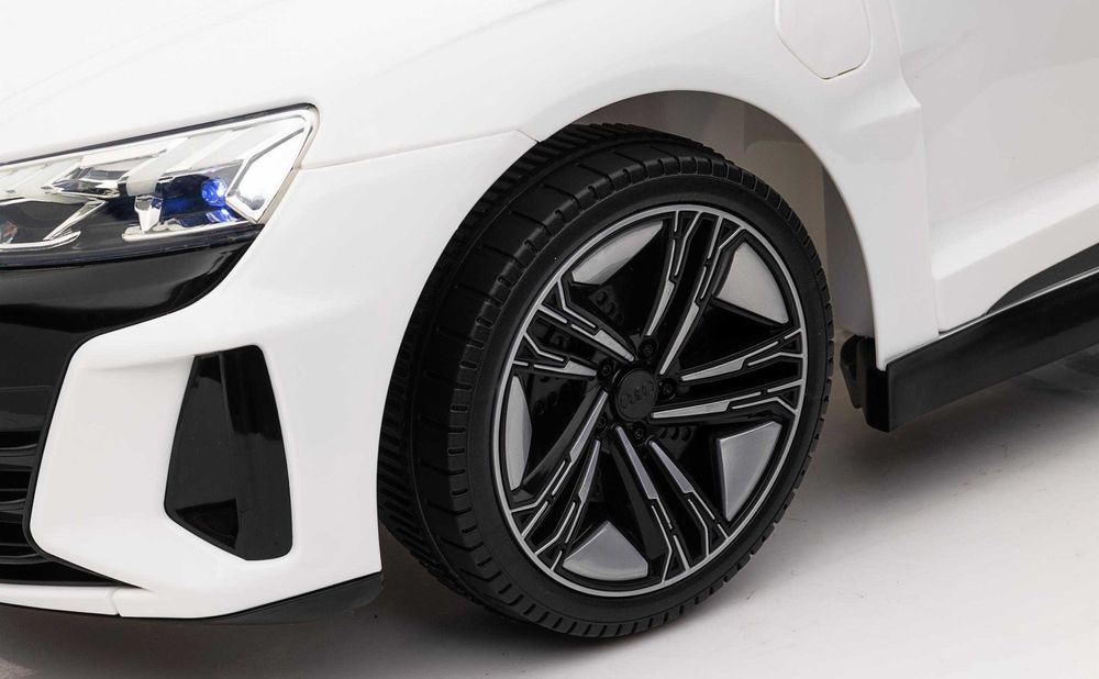 Акумулаторен джип AUDI RS E-TRON GT  Licensed 12V батерия,MP3