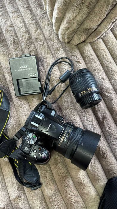 Aparat foto DSLR Nikon D5300, 24,2MP Black Entry level + 2 obiective