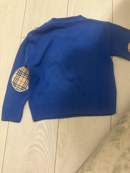 Без рукав  Zara и свитер Burbery