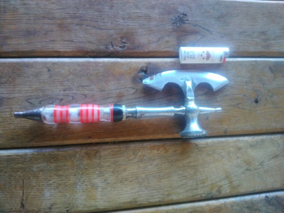 Продавам антикварна брадва с множество функций