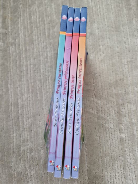 Colectia carti povesti bilingve cu printese Disney
