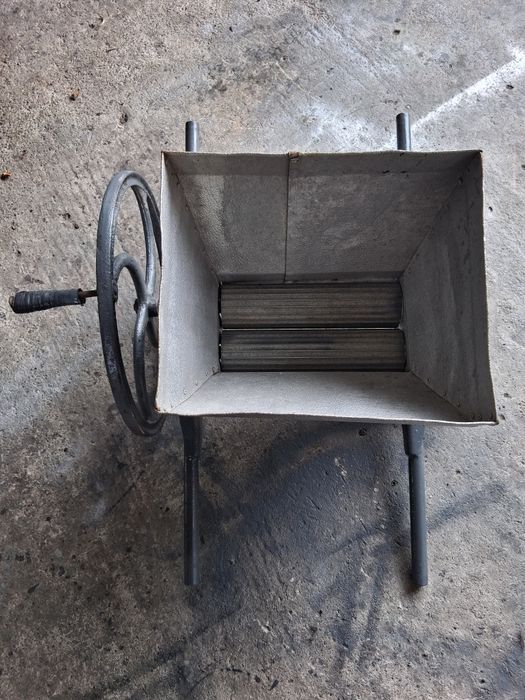 De vânzare zdrobitor pentru struguri